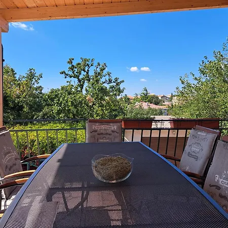 Tijana Mit Pool Und Meerblick אומיסאליי