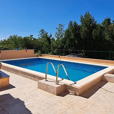 Tijana Mit Pool Und Meerblick אומיסאליי